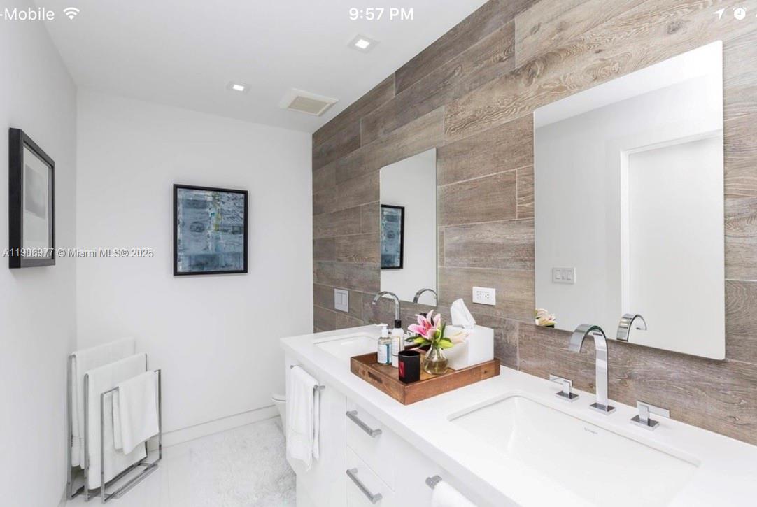 900 BISCAYNE BAY CONDO - Residential Lease