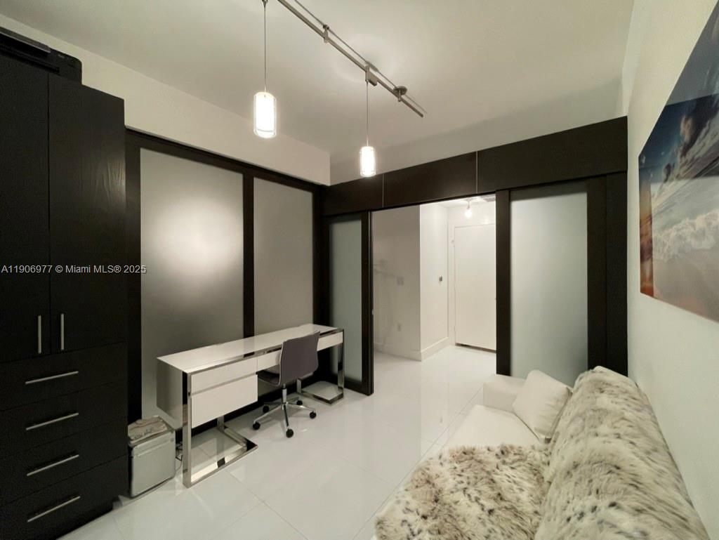 900 BISCAYNE BAY CONDO - Residential Lease