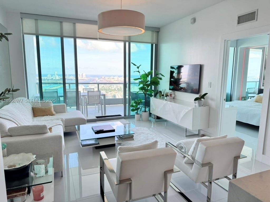 900 Biscayne Blvd 5005