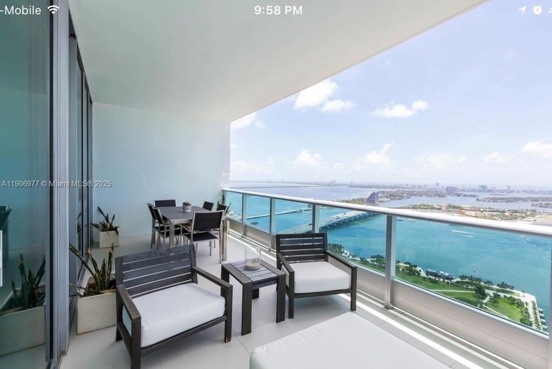 900 BISCAYNE BAY CONDO - Residential Lease
