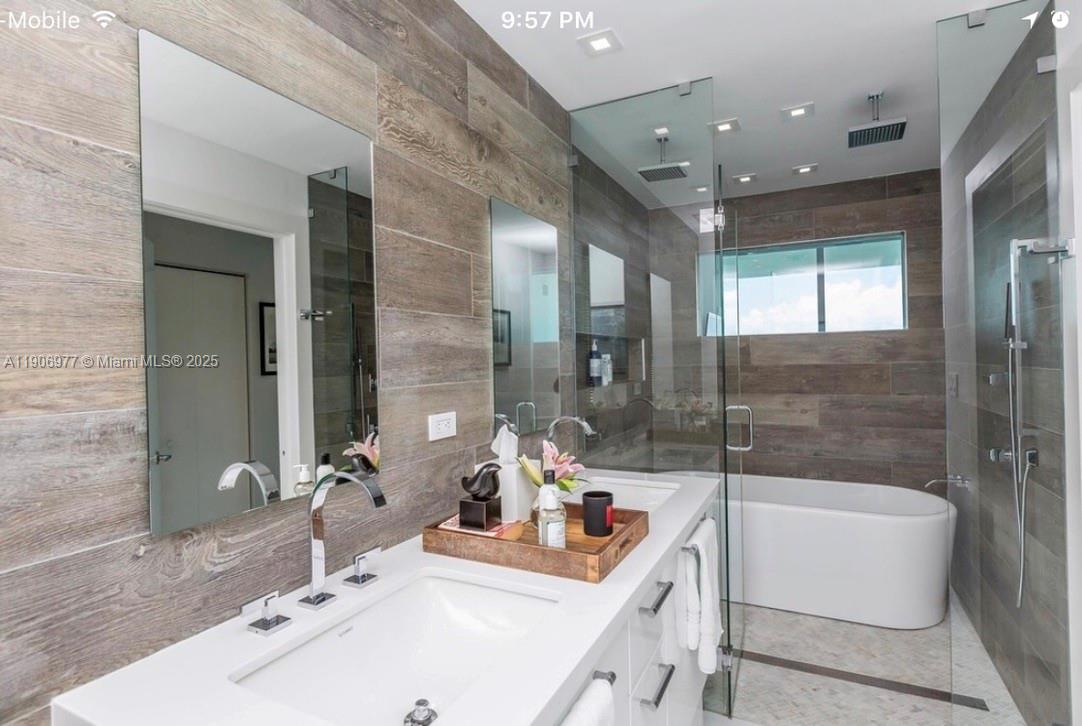 900 BISCAYNE BAY CONDO - Residential Lease