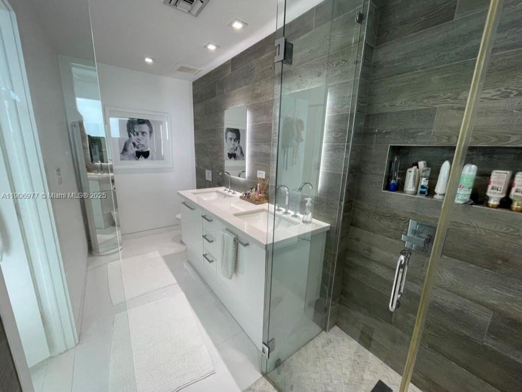 900 BISCAYNE BAY CONDO - Residential Lease