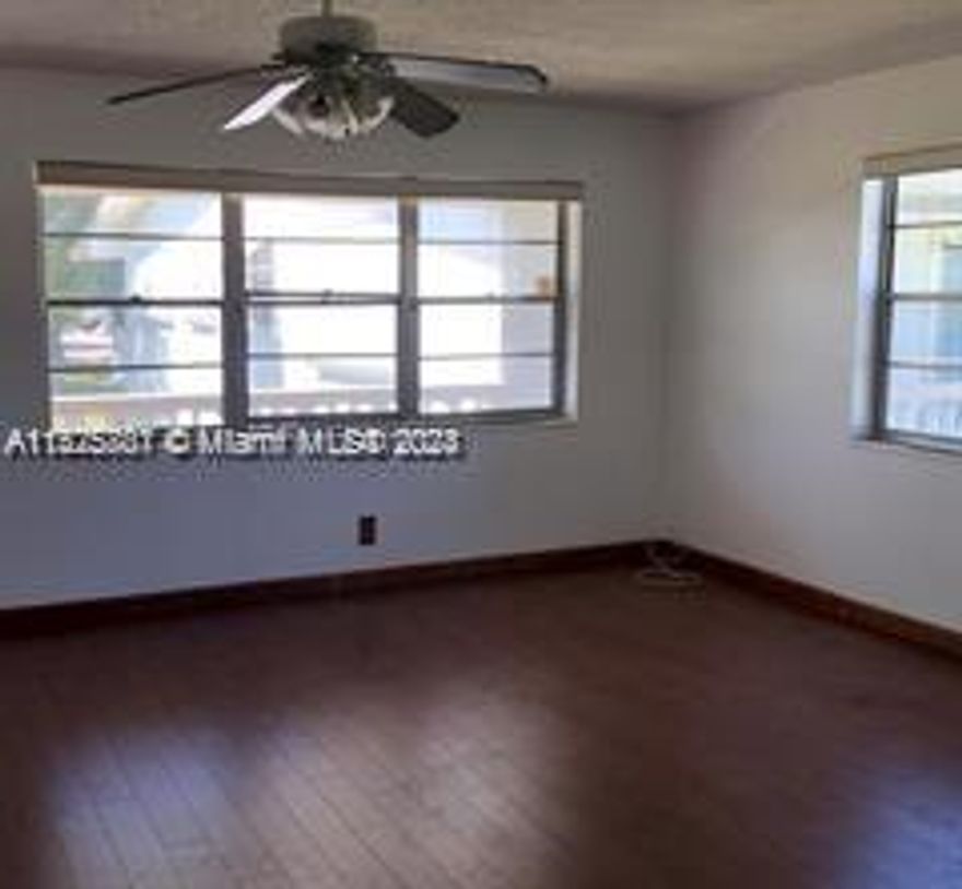 55+ COMMUNITY. Beautifully corner unit, near pool area. Unit tenat occupied for $1060 until october 2024