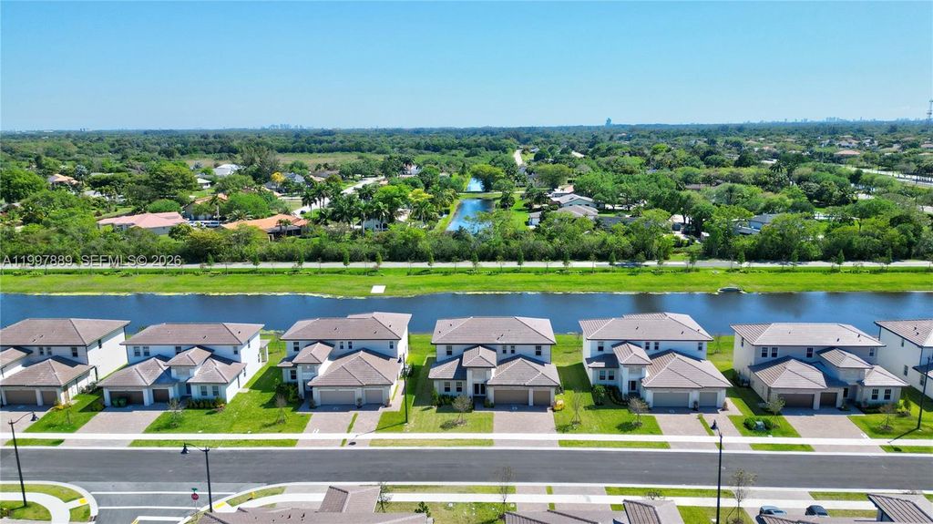 Photo of 4390 SW 122nd Ter #4390, Davie, FL 33330 (MLS # A11997889)