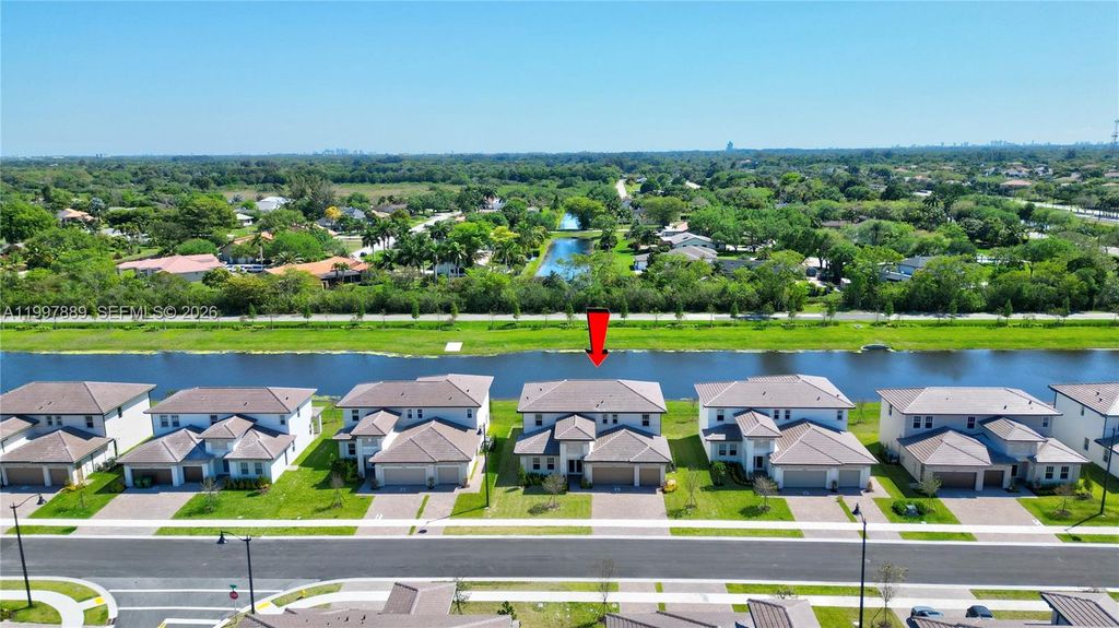 Photo of 4390 SW 122nd Ter #4390, Davie, FL 33330 (MLS # A11997889)