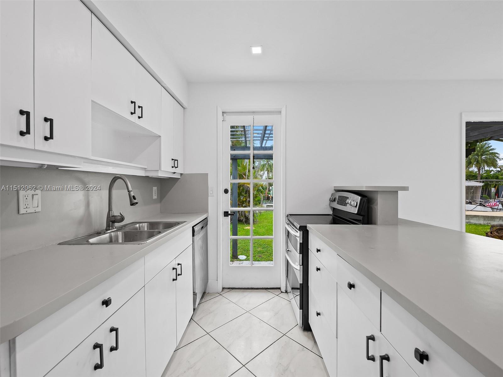 LAUDERDALE HARBORS SEC A - Residential