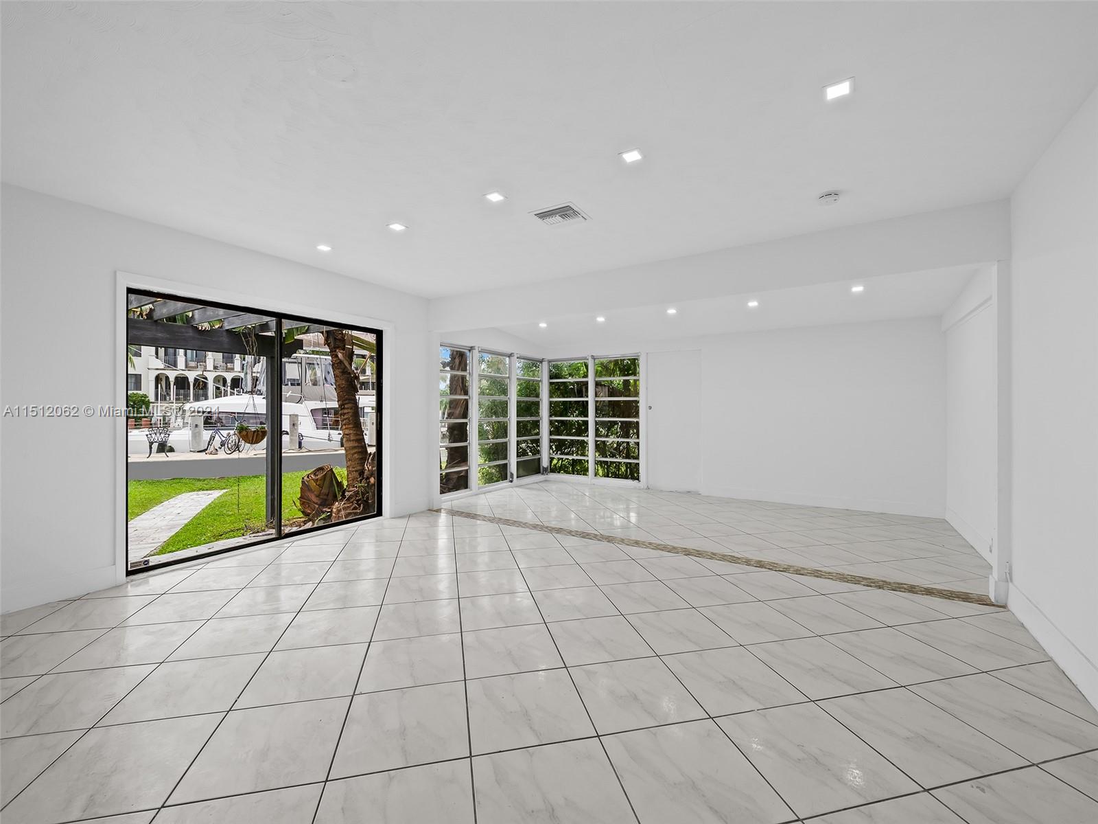 LAUDERDALE HARBORS SEC A - Residential