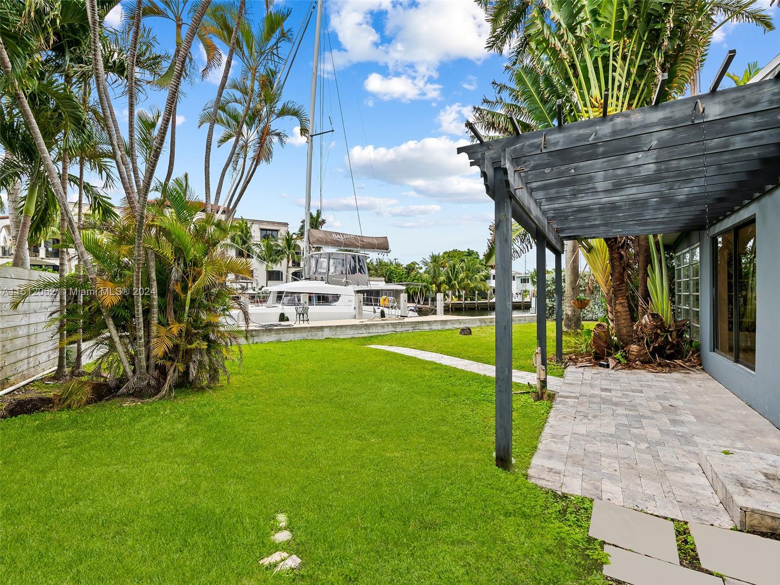 LAUDERDALE HARBORS SEC A - Residential