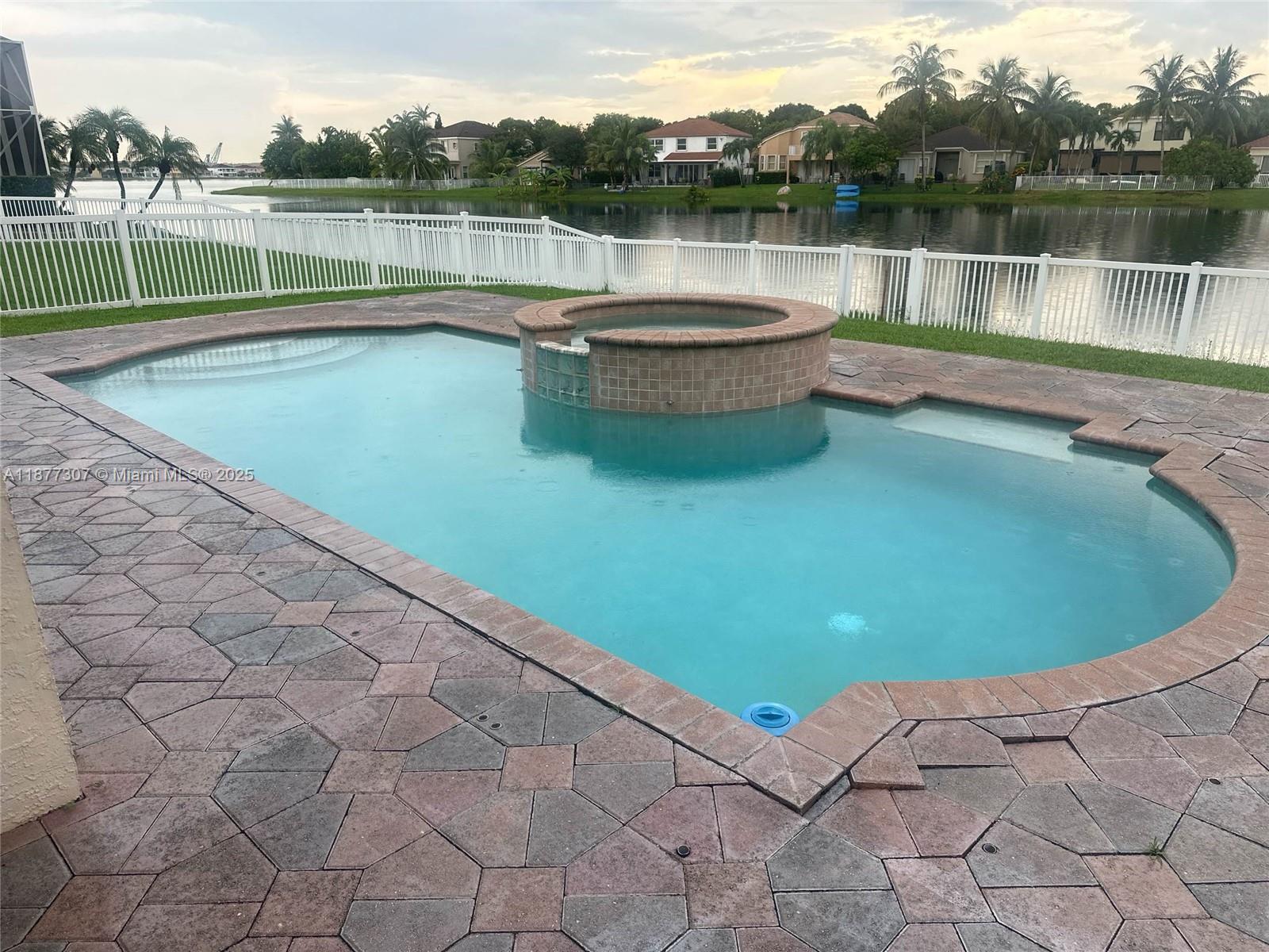 5042 SW 164th Ave