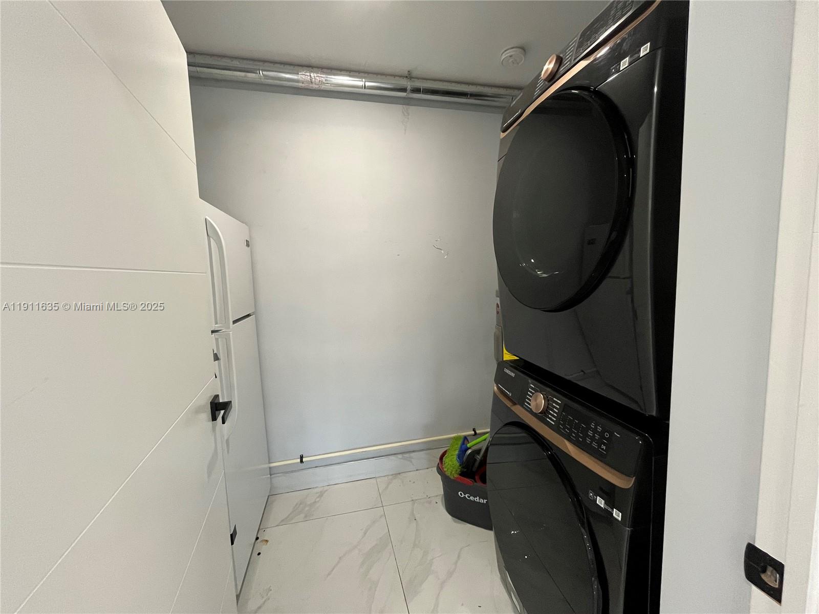 HIGHLAND MANOR SEC 6 - Residential Lease