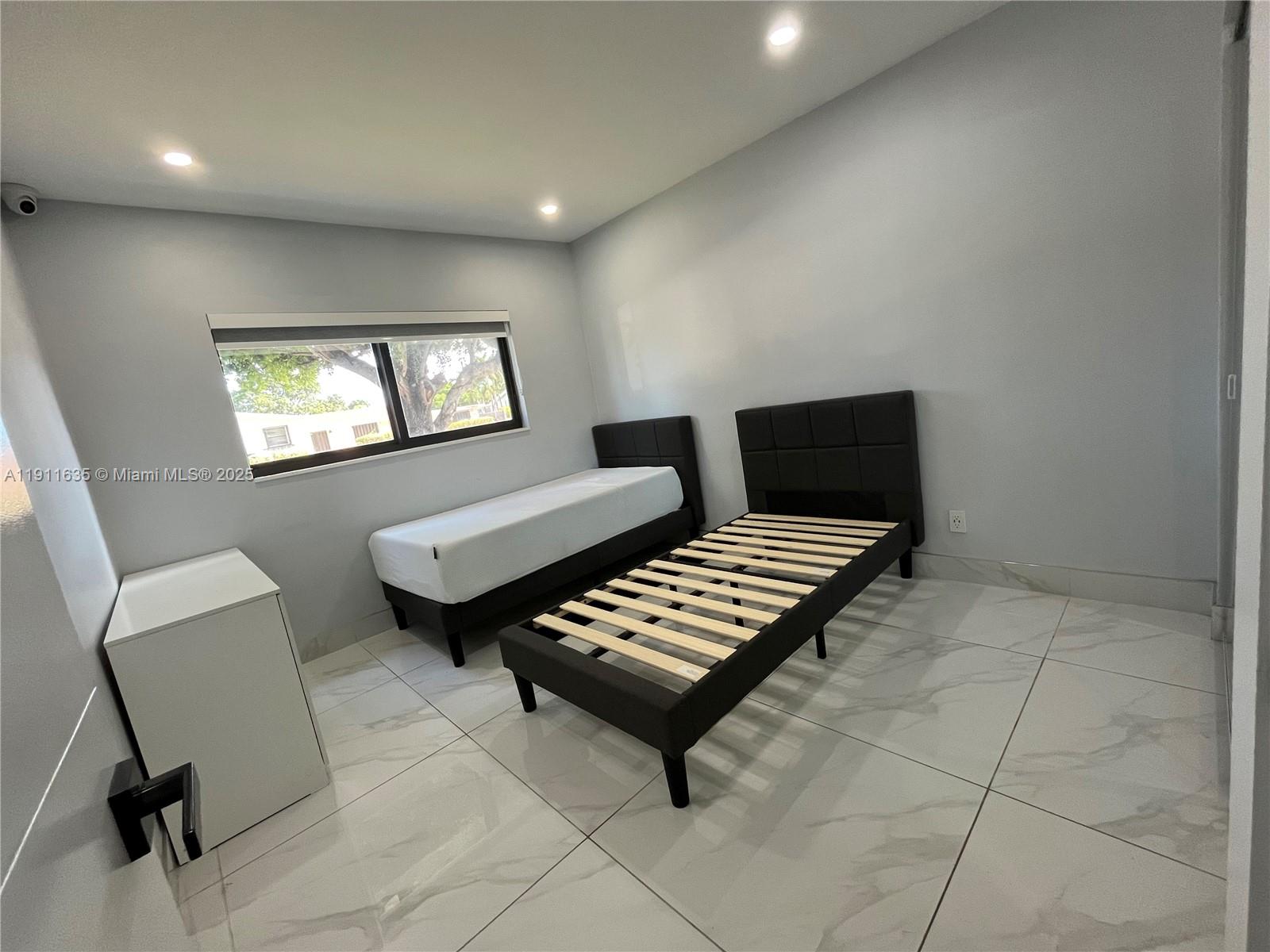 HIGHLAND MANOR SEC 6 - Residential Lease