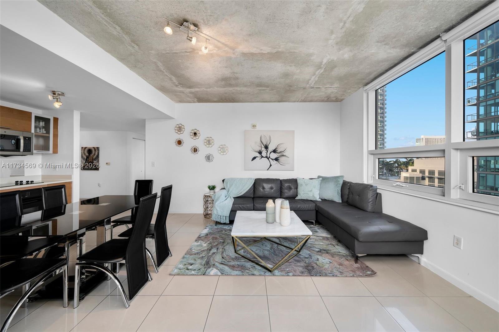Beautiful 2+2 Condo with breathtaking views of Biscayne Bay and the vibrant Downtown Miami skyline.
Located in one of Midtown Miami's most prestigious and boutique building. Has a beautiful terrace for entertaining guests. Offers a variety of amenities. No rental restrictions. This Building is located just minutes away from Edgewater, Design District and Wynwood. Experience and enjoy what Midblock living has to offer with this great unit.