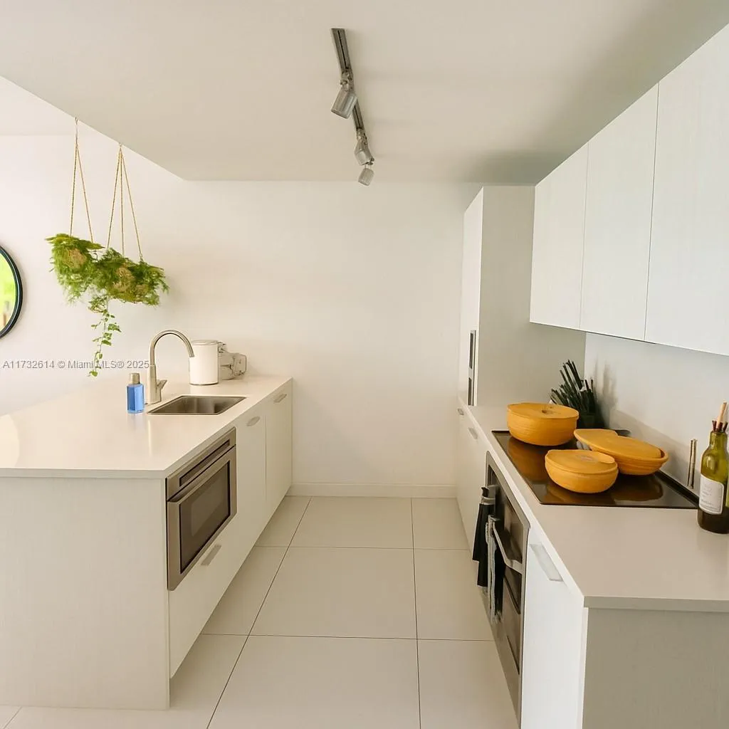 Miami, Florida 33137, United States, 1 Bedroom Bedrooms, ,2 BathroomsBathrooms,Residential,Active,13805