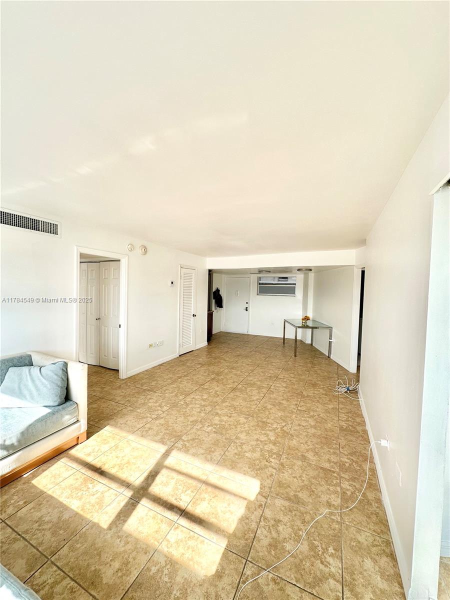 OCTAGON TOWERS I CONDO - Residential Lease
