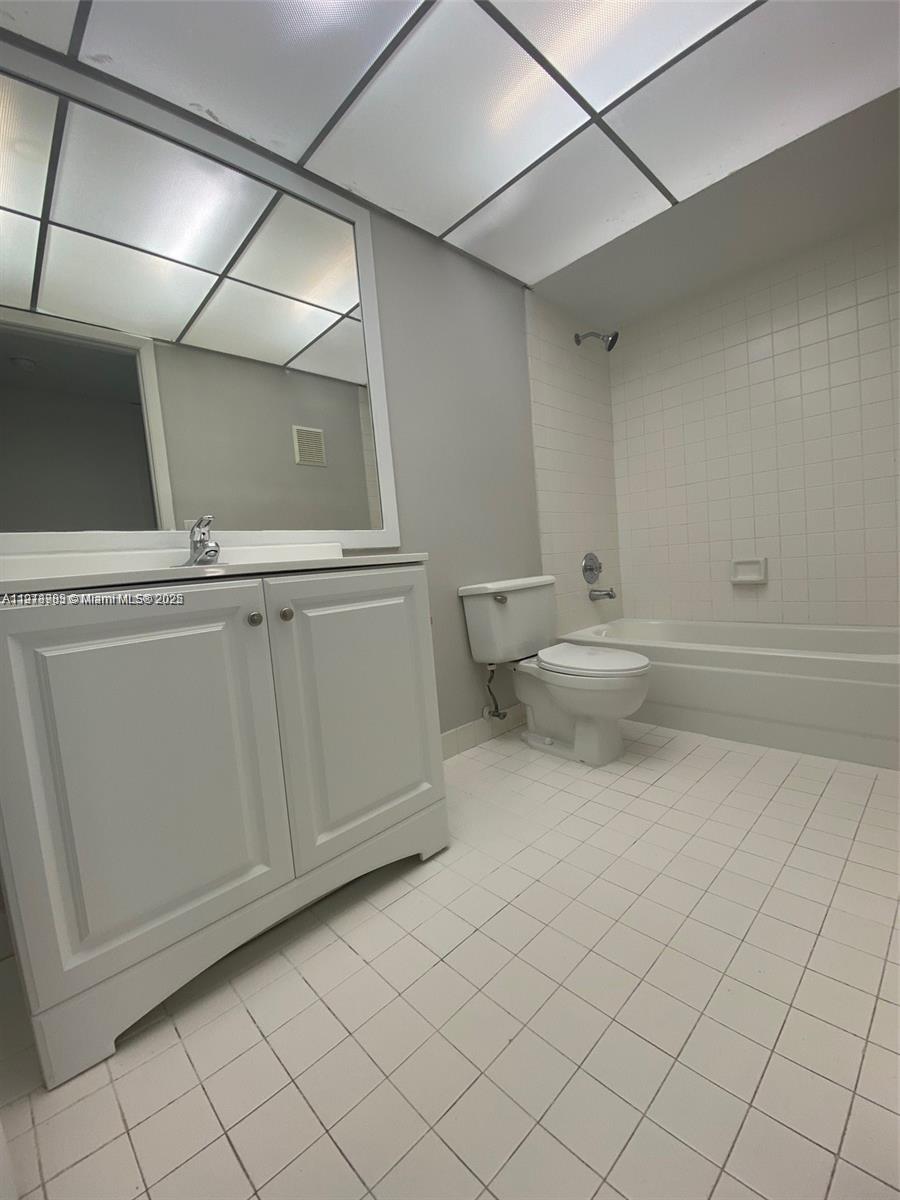 CARMEL LAKES CONDO NO 4 - Residential Lease