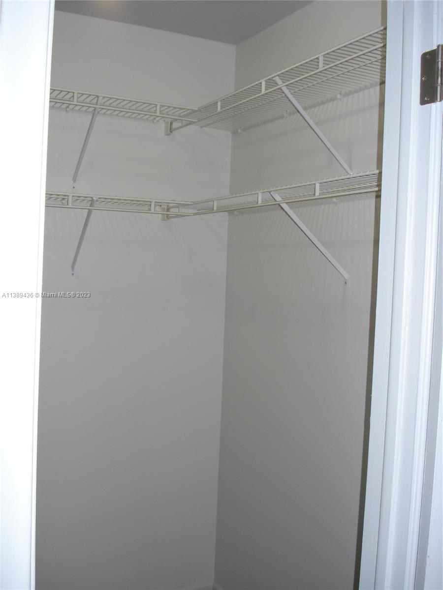 OAKLAND SHORES CONDOMINIU - Residential Lease