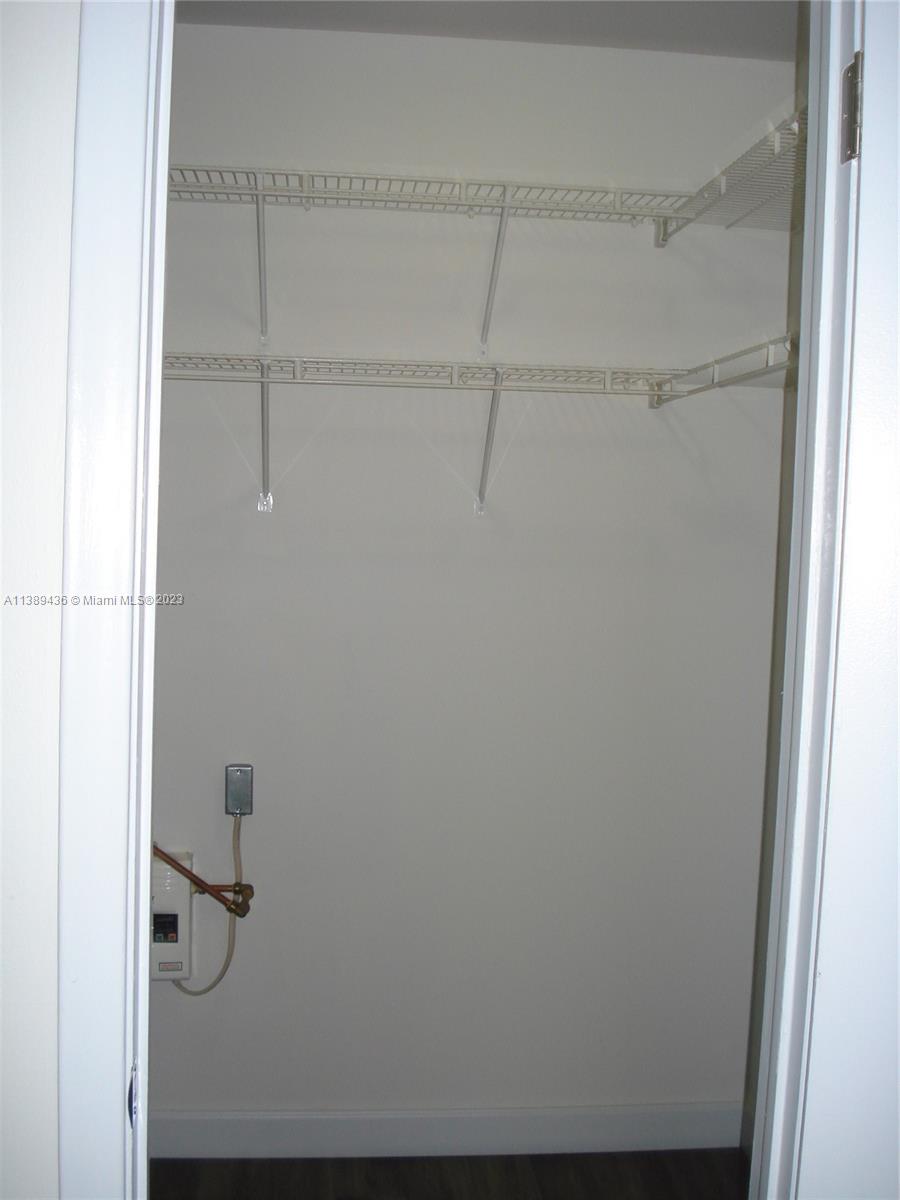 OAKLAND SHORES CONDOMINIU - Residential Lease