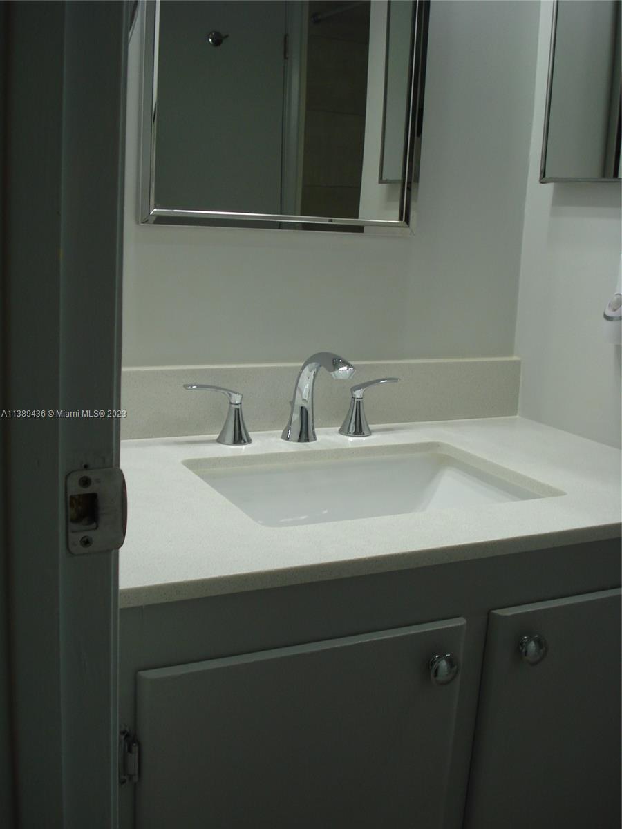 OAKLAND SHORES CONDOMINIU - Residential Lease