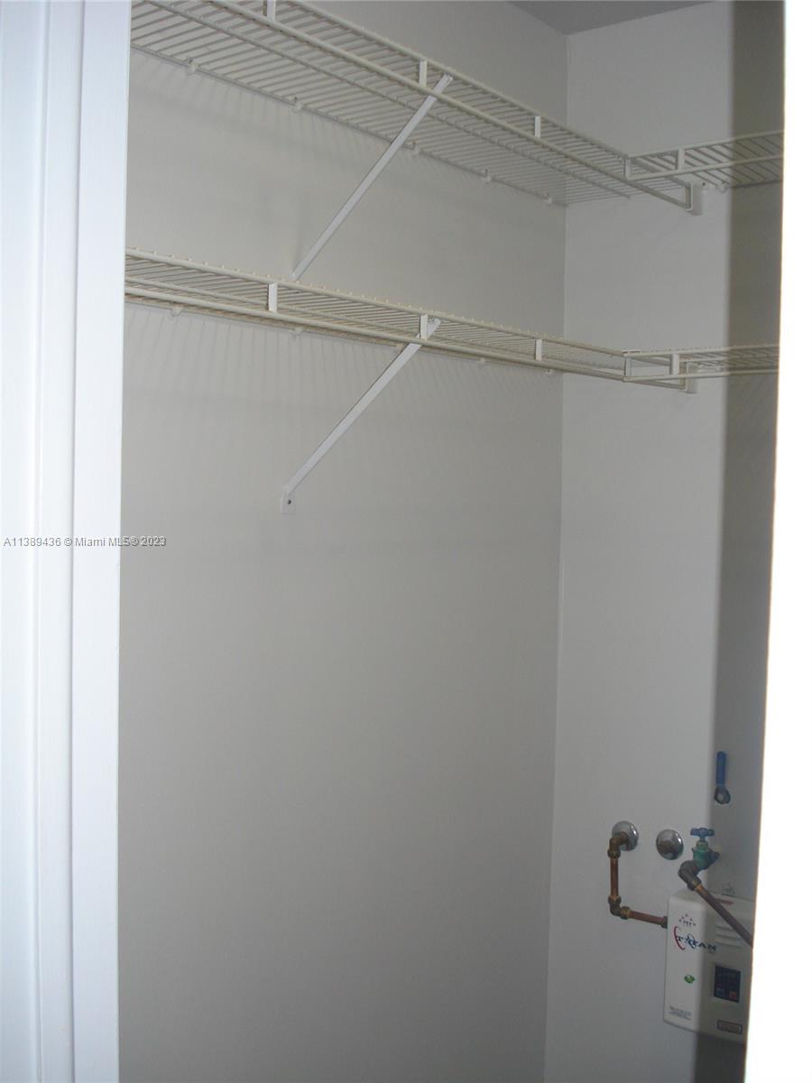 OAKLAND SHORES CONDOMINIU - Residential Lease