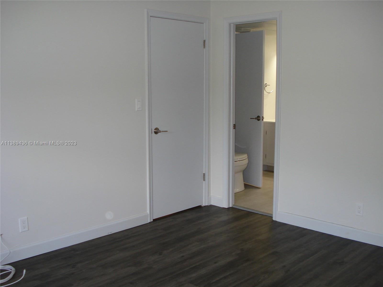 OAKLAND SHORES CONDOMINIU - Residential Lease