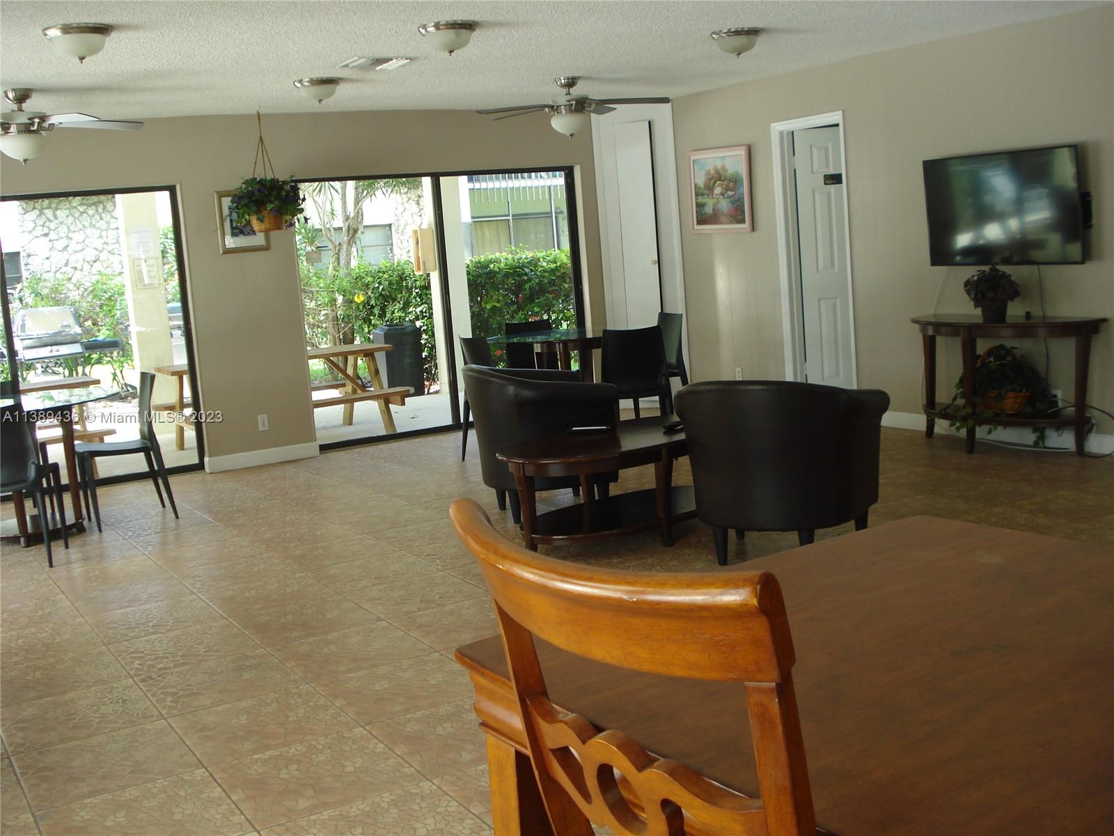 OAKLAND SHORES CONDOMINIU - Residential Lease