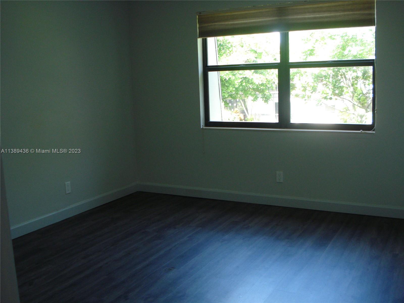 OAKLAND SHORES CONDOMINIU - Residential Lease