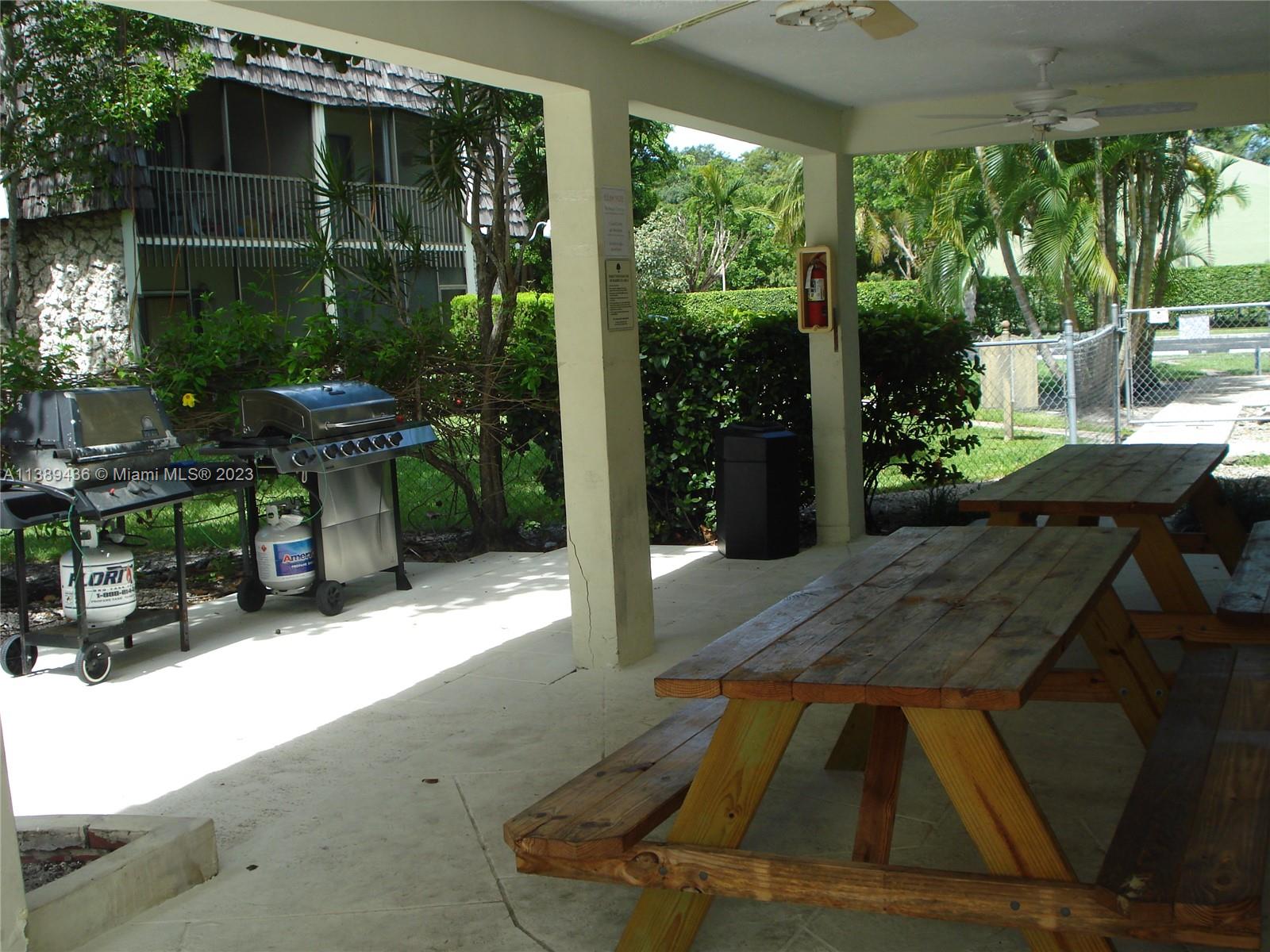 OAKLAND SHORES CONDOMINIU - Residential Lease
