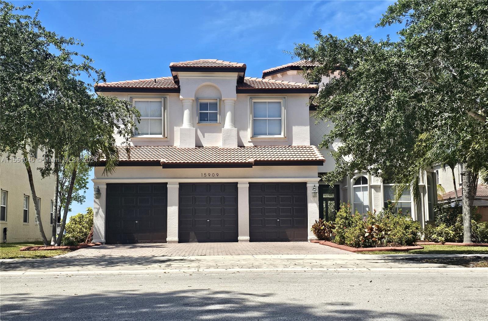 Property for Sale at 15909 Sw 54th Ct, Miramar, Broward County, Florida - Bedrooms: 5 
Bathrooms: 6  - $1,380,000