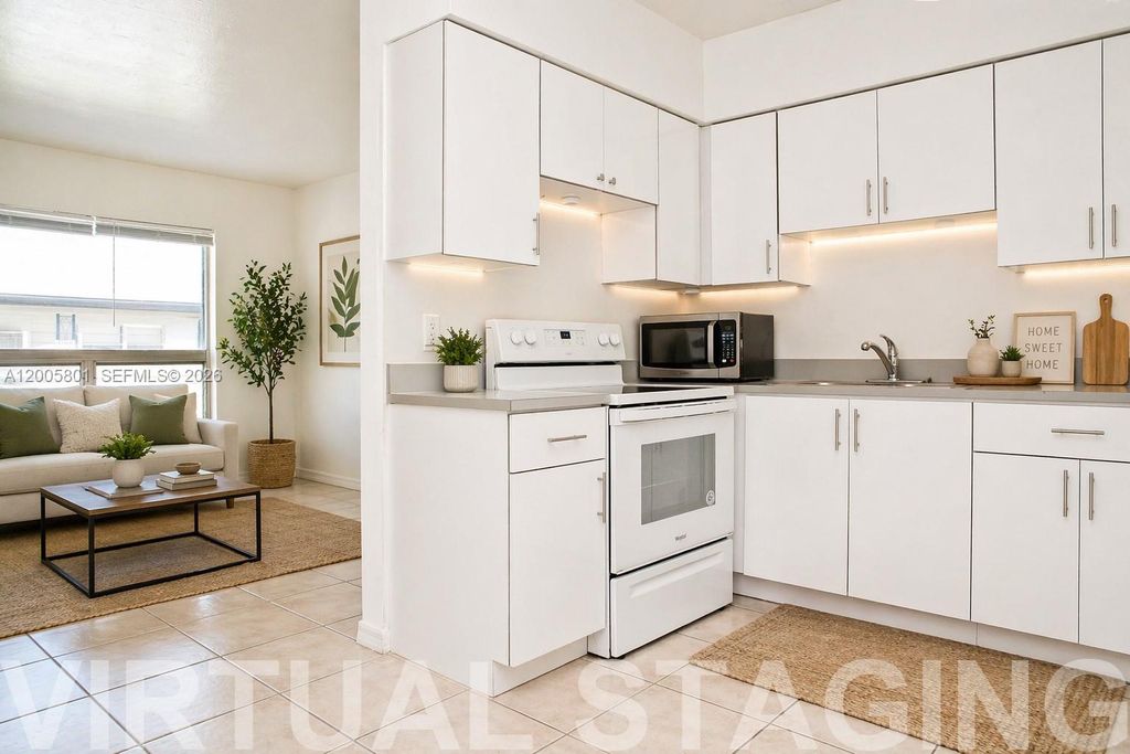 Photo of 2206 Fillmore St #6, Hollywood, FL 33020 (MLS # A12005801)