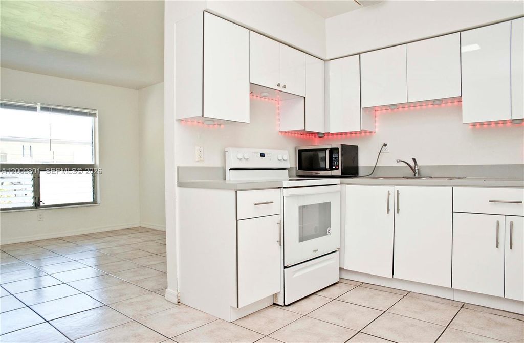 Photo of 2206 Fillmore St #6, Hollywood, FL 33020 (MLS # A12005801)
