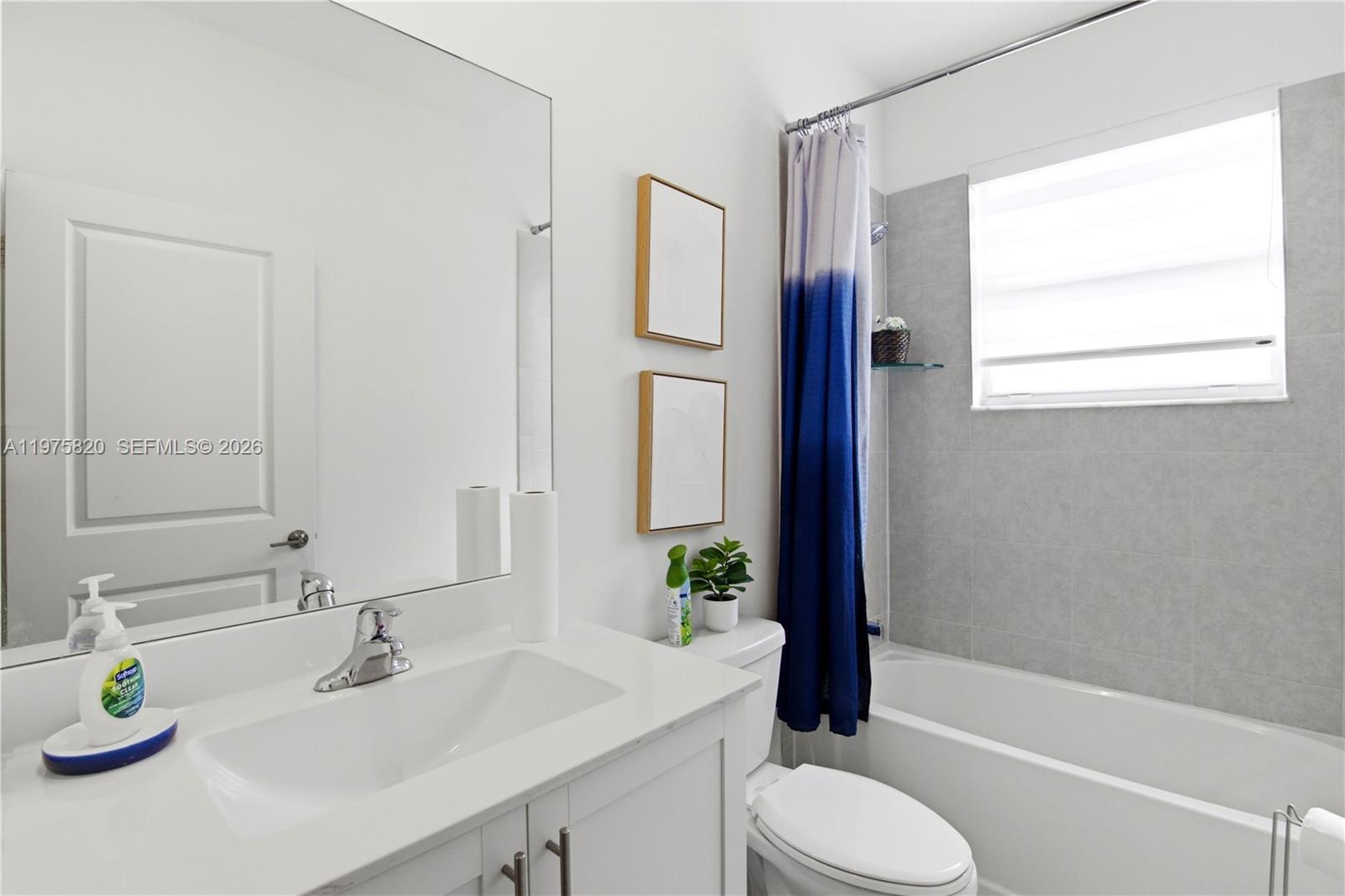 VALENCIA ACRES - Residential