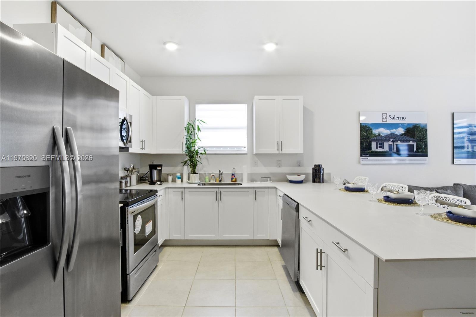 VALENCIA ACRES - Residential