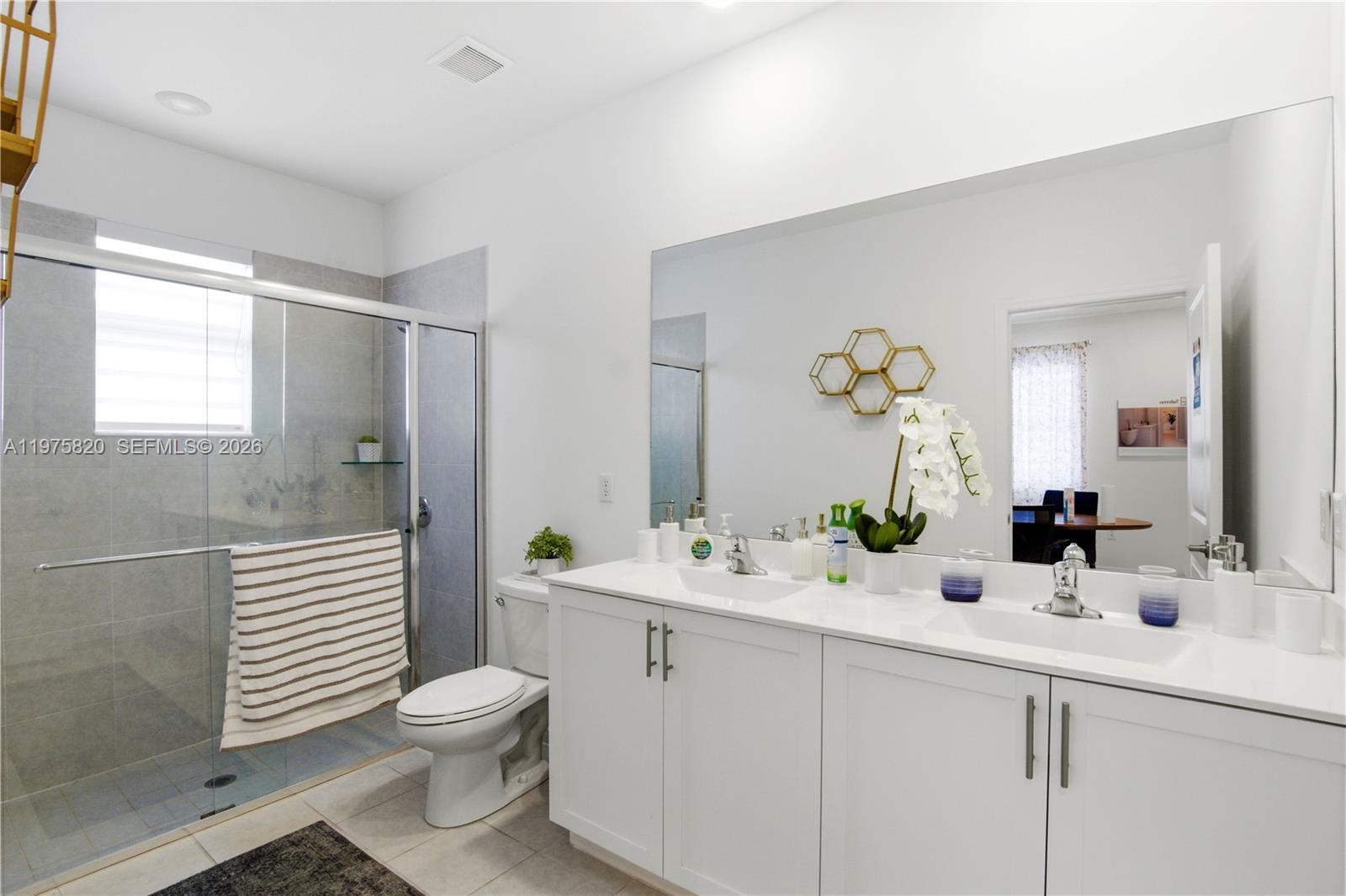 VALENCIA ACRES - Residential