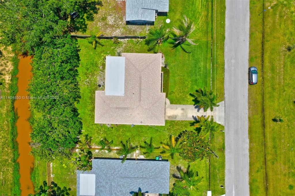 Photo of 707 SE Chaloupe Ave, Port Saint Lucie, FL 34983 (MLS # A11404850)