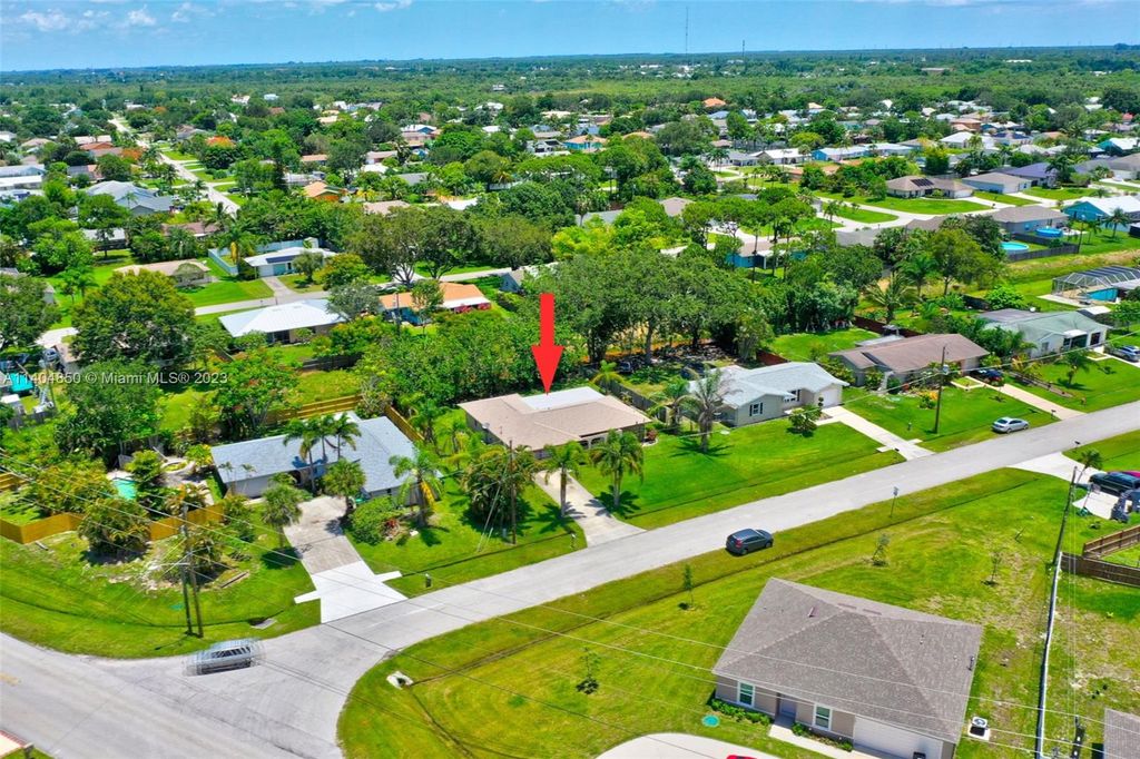 Photo of 707 SE Chaloupe Ave, Port Saint Lucie, FL 34983 (MLS # A11404850)