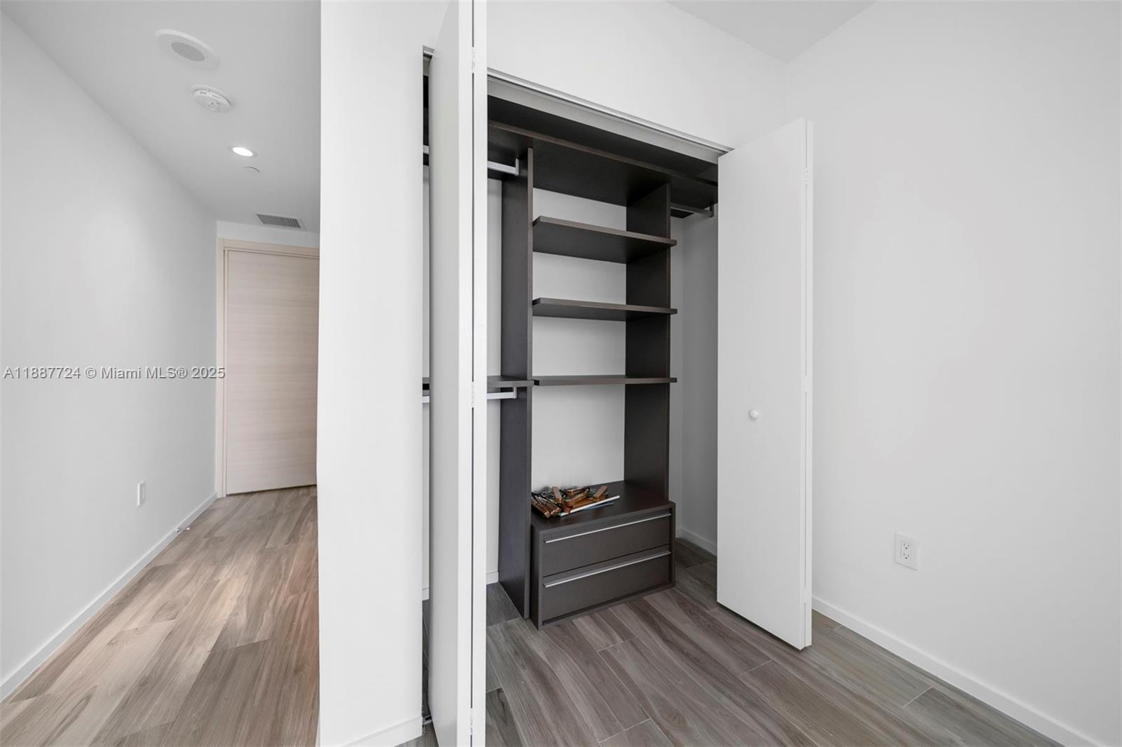 801 SMA RESIDENCES CONDO - Residential Lease