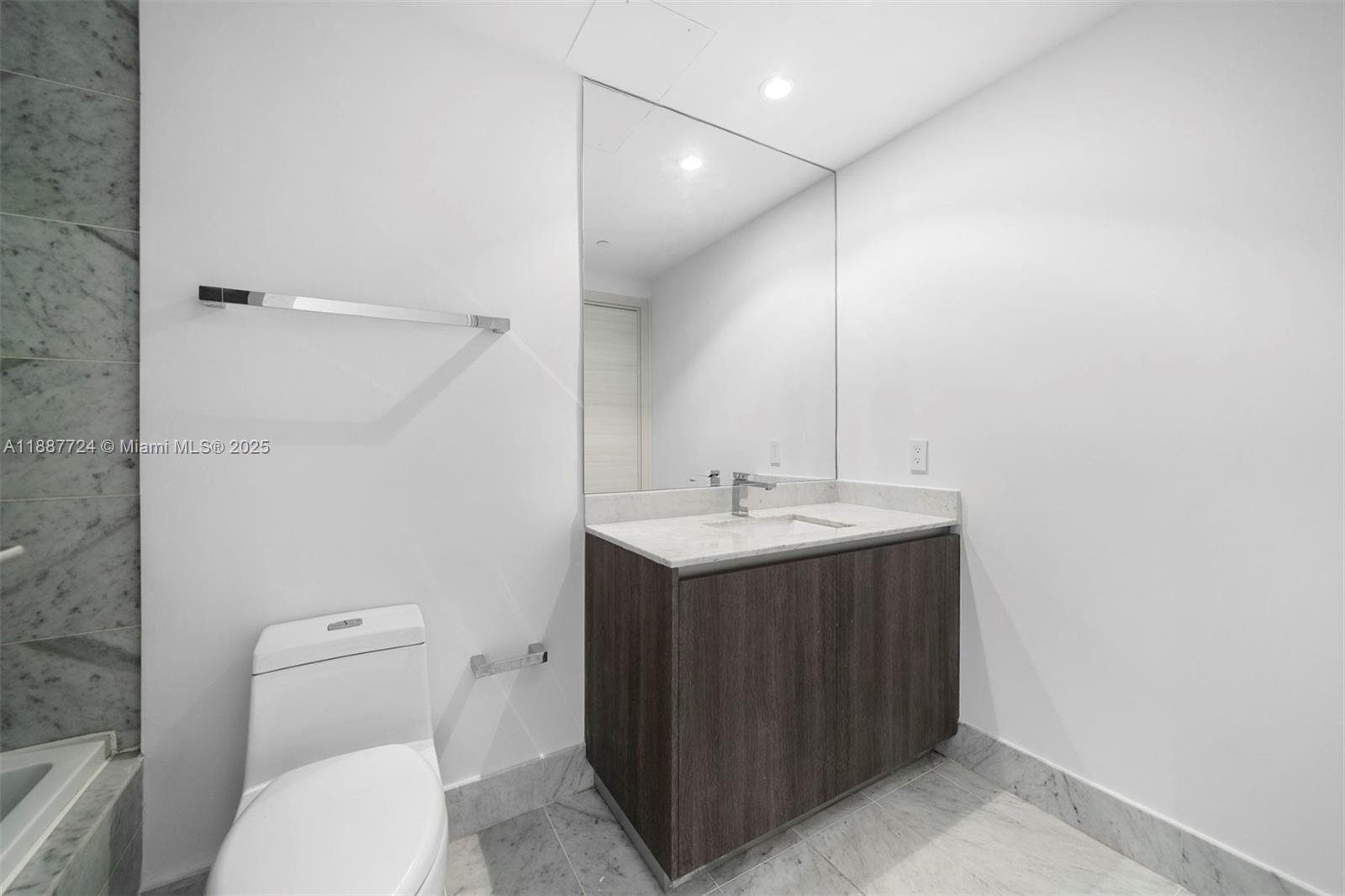 801 SMA RESIDENCES CONDO - Residential Lease