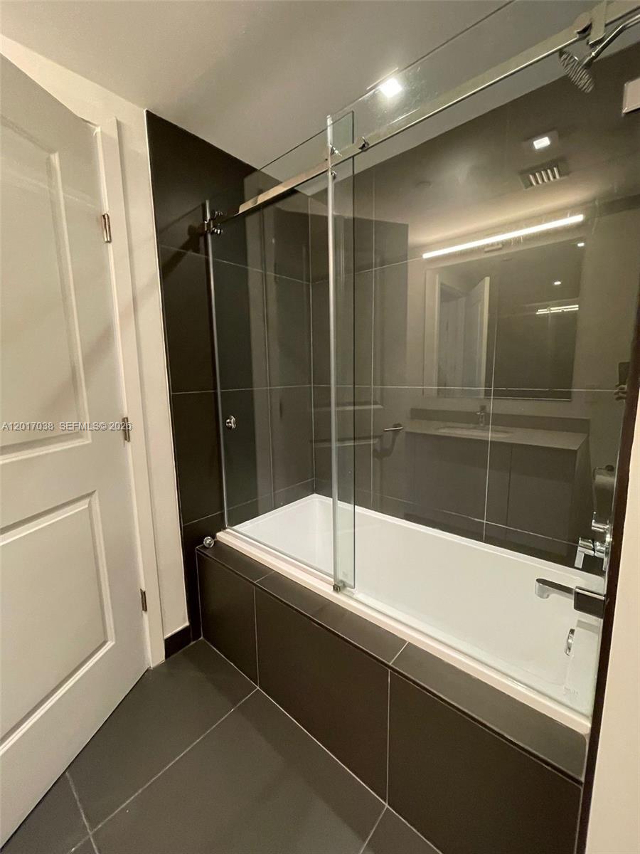 CANVAS CONDO - Residential
