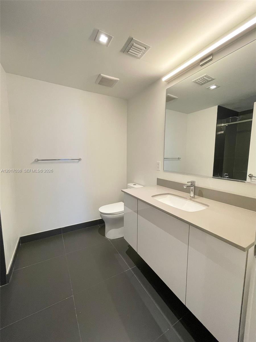 CANVAS CONDO - Residential