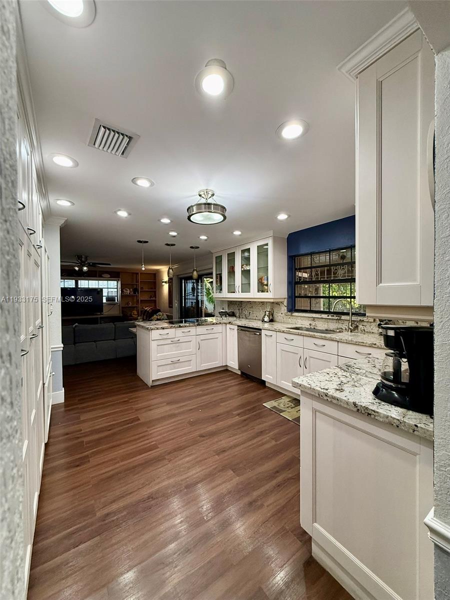 CALIFORNIA MANSIONS - Residential