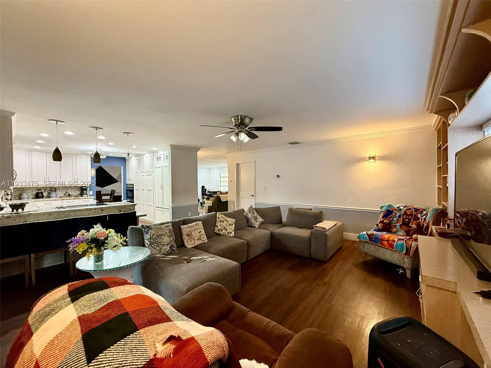 CALIFORNIA MANSIONS - Residential