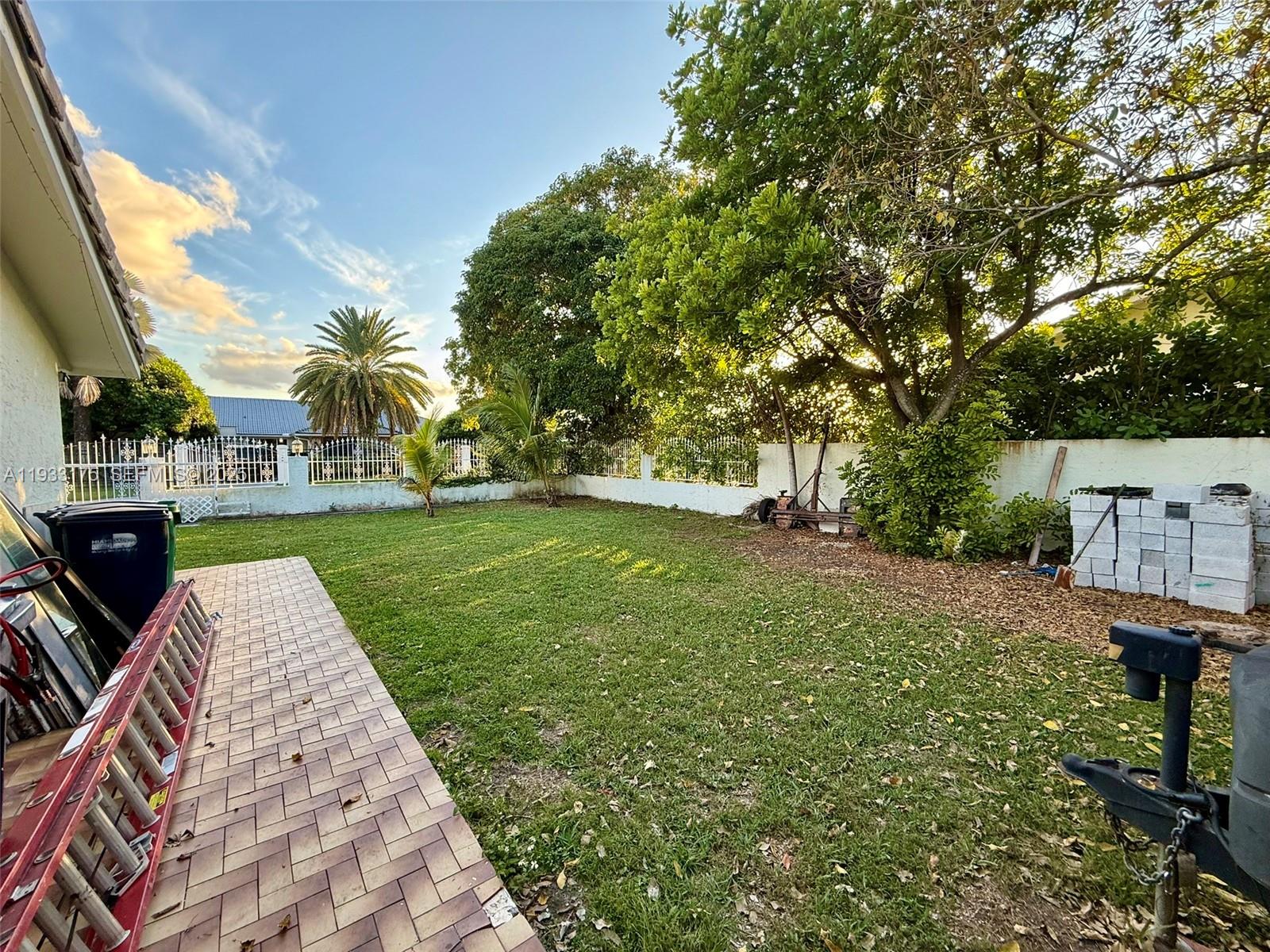 CALIFORNIA MANSIONS - Residential