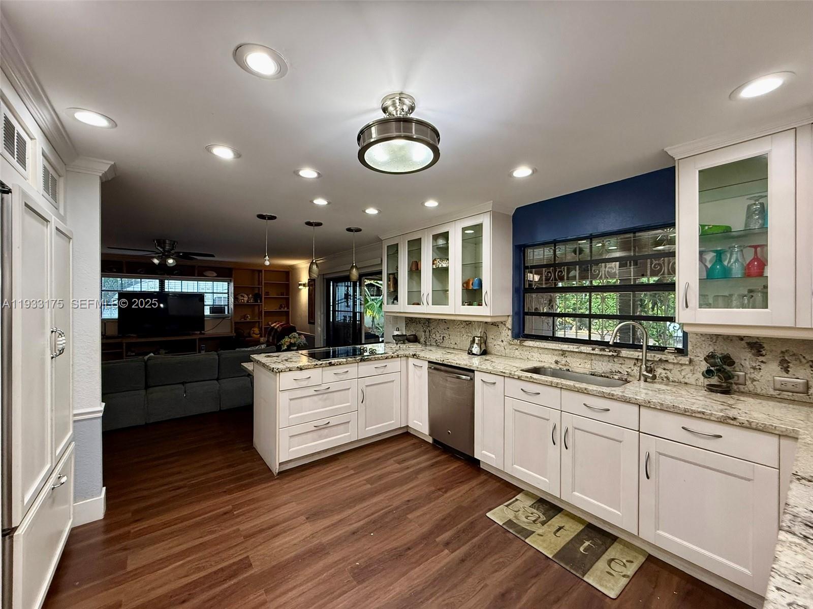 CALIFORNIA MANSIONS - Residential