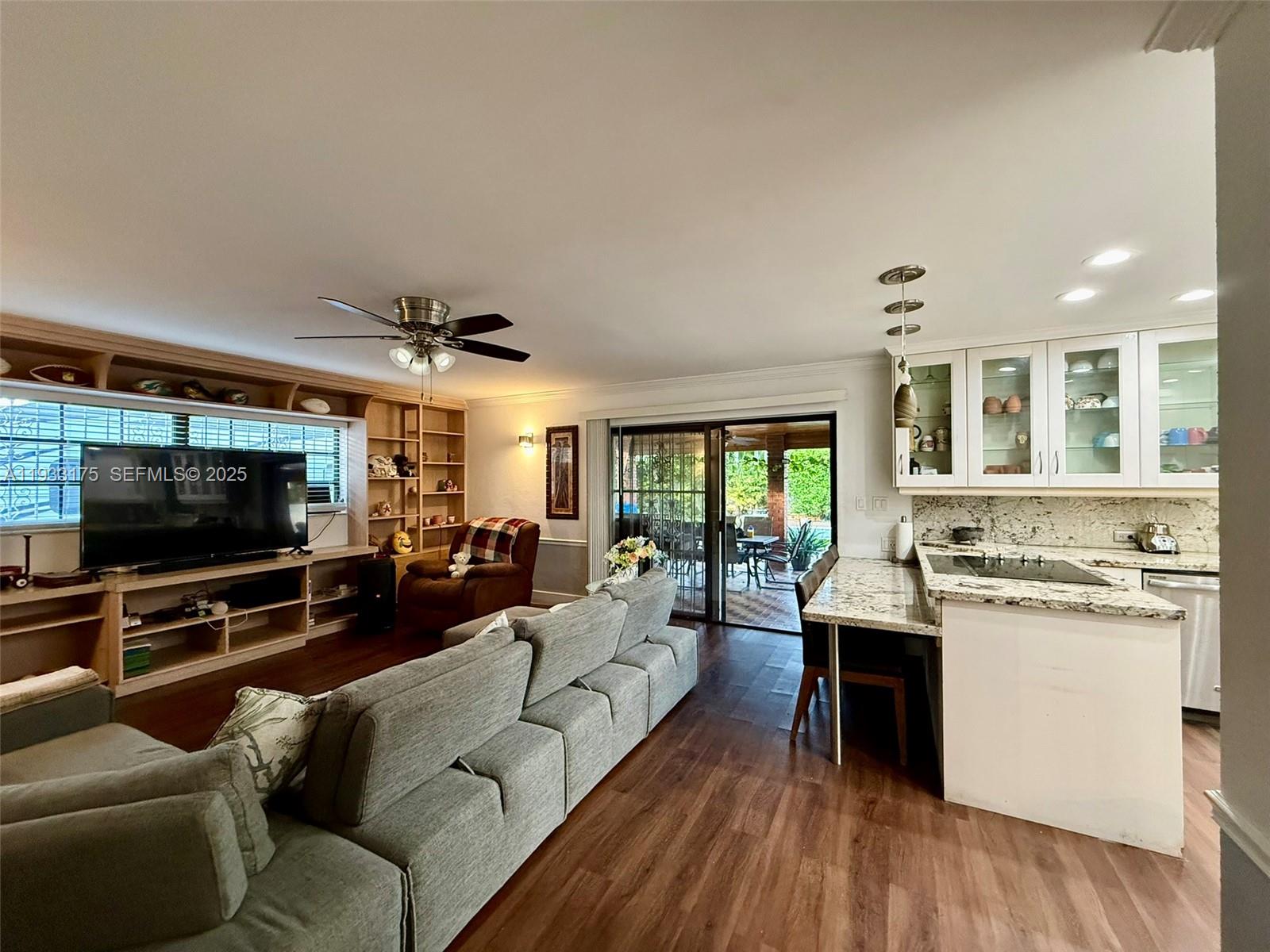 CALIFORNIA MANSIONS - Residential