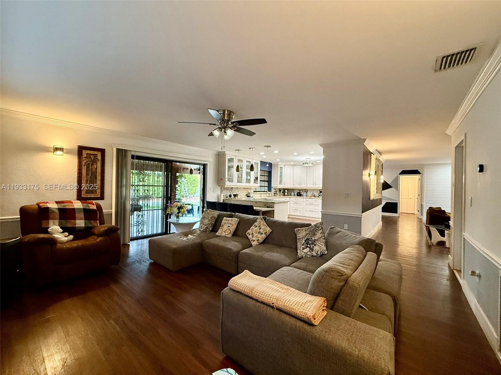 CALIFORNIA MANSIONS - Residential