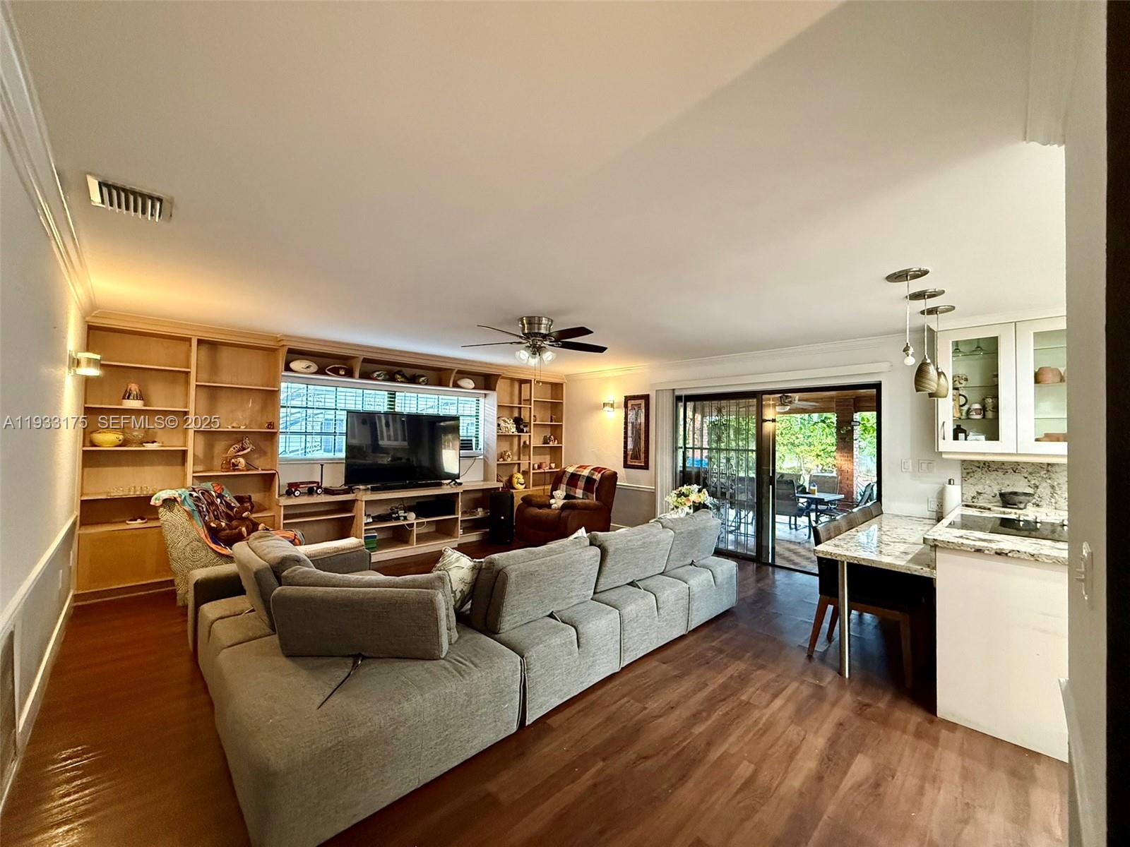 CALIFORNIA MANSIONS - Residential