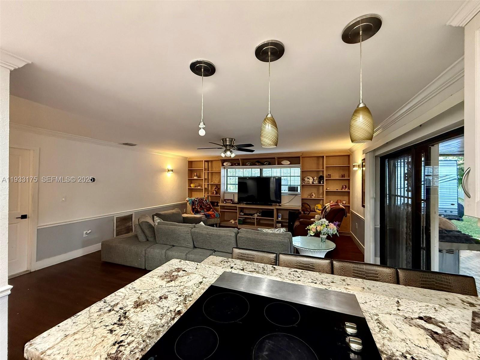 CALIFORNIA MANSIONS - Residential