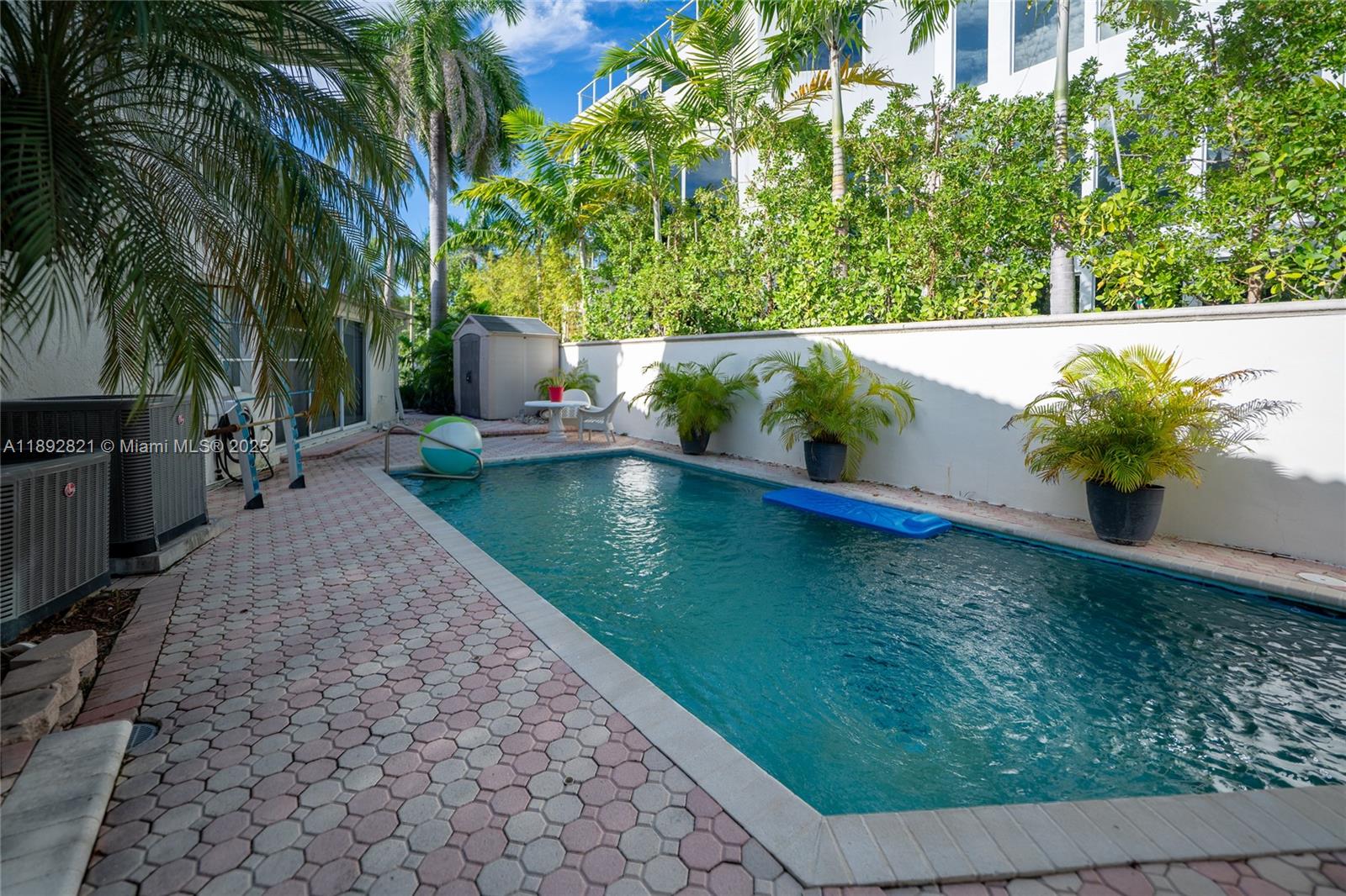 LAUDERDALE BEACH - Residential