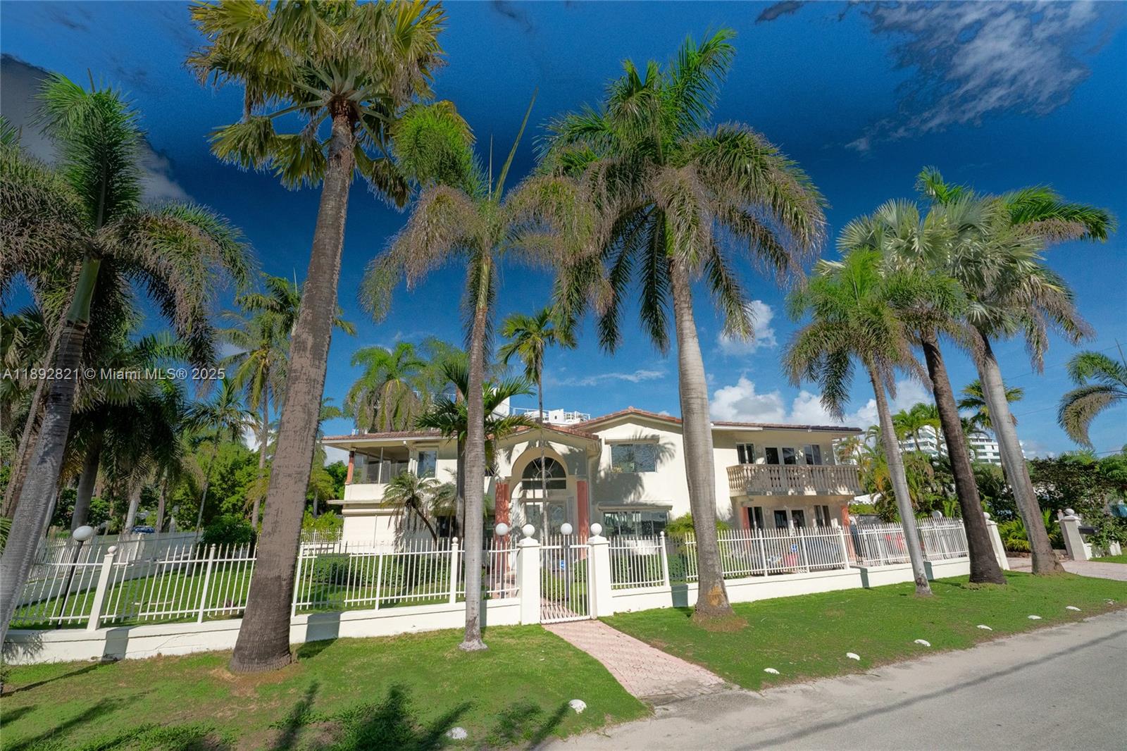 LAUDERDALE BEACH - Residential