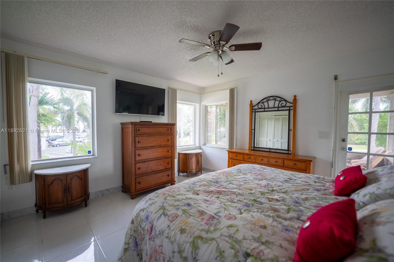 LAUDERDALE BEACH - Residential